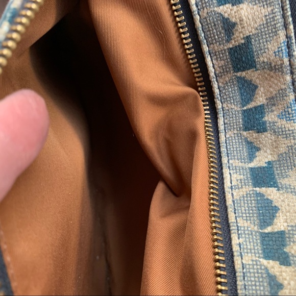 Fossil Kinley Blue Print Crossbody Purse - Picture 9 of 11